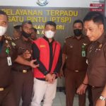 Terdakwa Kasus Korupsi Tsunami Cup Muhammad Zaini Yusuf saat ditahan Kejari Banda Aceh