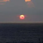 Matahari terlihat di ujung Barat Indonesia menjelang masuknya bulan Ramadan. Foto: Hotli Simanjuntak/digdata.id