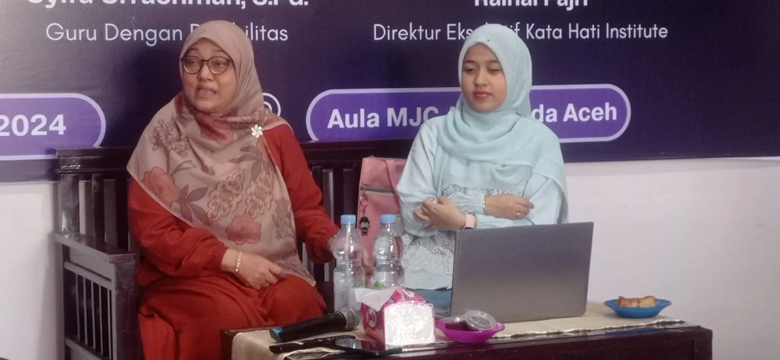 Syifaurrahmah guru penyandang disabilitas tuna sensor motorik menjadi Guru di SMA 12 Banda Aceh/ Foto: Fitri /Digdata.id