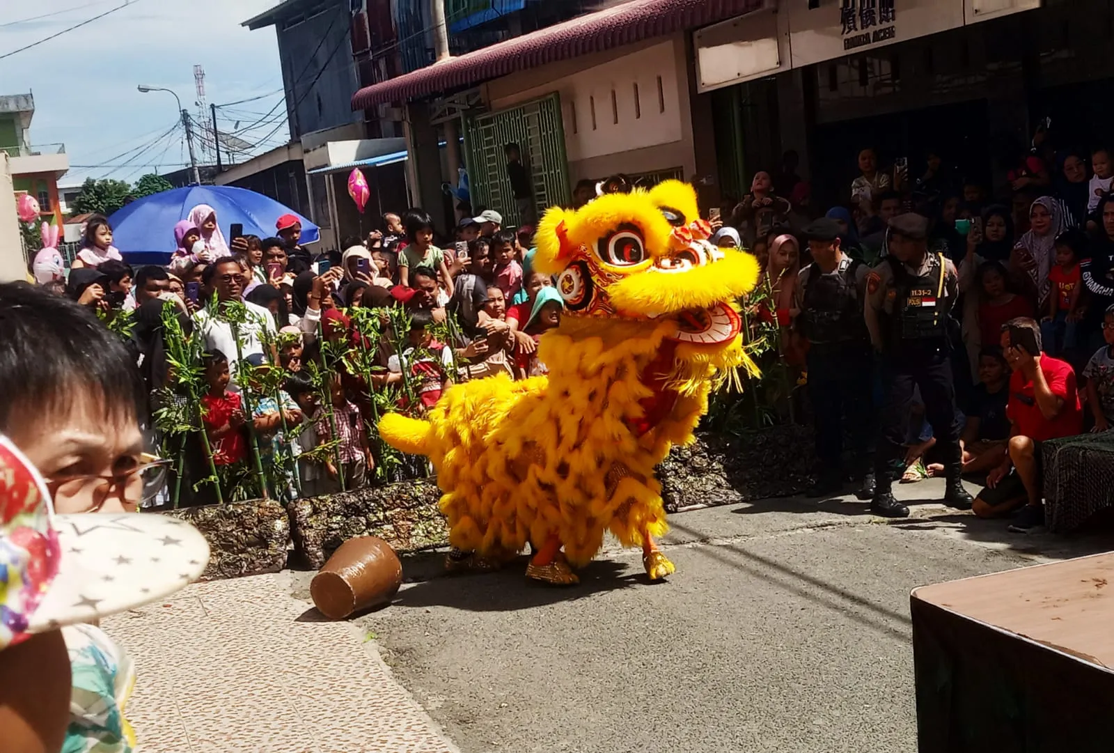 Pertunjukkan Barongsai memeriahkan Tahun Baru Imlek 2025 di Banda Aceh.