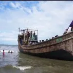 Sebanyak 77 imigran etnis Rohingya menggunakan sebuah kapal motor kayu kembali diketahui terdampar di Pantai Leuge, Kecamatan Pereulak, Kabupaten Aceh Timur, Rabu (29/01/2025)