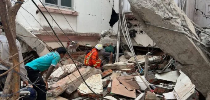 Bangunan runtuh akibat gempa dengan kekuatan M7,7 yang mengguncang Myanmar 28 Maret 2025 lalu.
