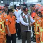 Sebanyak 73 personel Indonesia Search and Rescue (INASAR) diterbangkan menuju lokasi terdampak gempa di Myanmar, Selasa (1/4/2025). Pelepasan tim kemanusiaan ini dilakukan oleh Kepala Kepala Badan Nasional Penanggulangan Bencana (BNPB) Letjen TNI Suharyanto