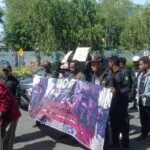 Aksi demonstrasi Mahasiswa Papua Minta Pemerintah Hentikan Operasi Militer di Papua di depan Gedung DPR Aceh, Selasa (27/05/2025). Poto : Fitri Juliana / Digdata.id