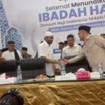 Gubernur Aceh Muzakir Manaf menghadiri upacara pelepasan JCH Aceh Kloter I, di Asrama Haji Embarkasi Aceh, Sabtu (17/05/2025). Poto : Fitri Juliana / Digdata.id