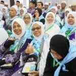 JCH Perempuan asal Embarkasi Aceh bersiap berangkat ke Mekkah.