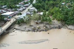 Pengerukan pasir sungai Teupin Mane Kecamatan Juli Kabupaten Bireuen (foto; Dok.WALHI)