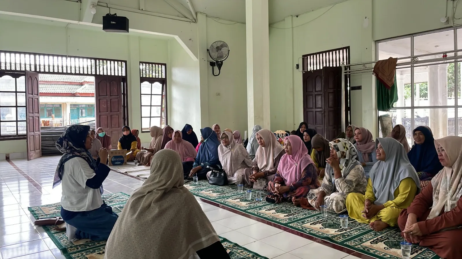 Yayasan Perempuan Anak dan Negeri (YPANBA) melakukan diskusi bersama Pemerintah Gampong Blang Dalam untuk program pemulihan pasca bencana berbasis masyarakat gampong/ Foto; Dok.YPANBA