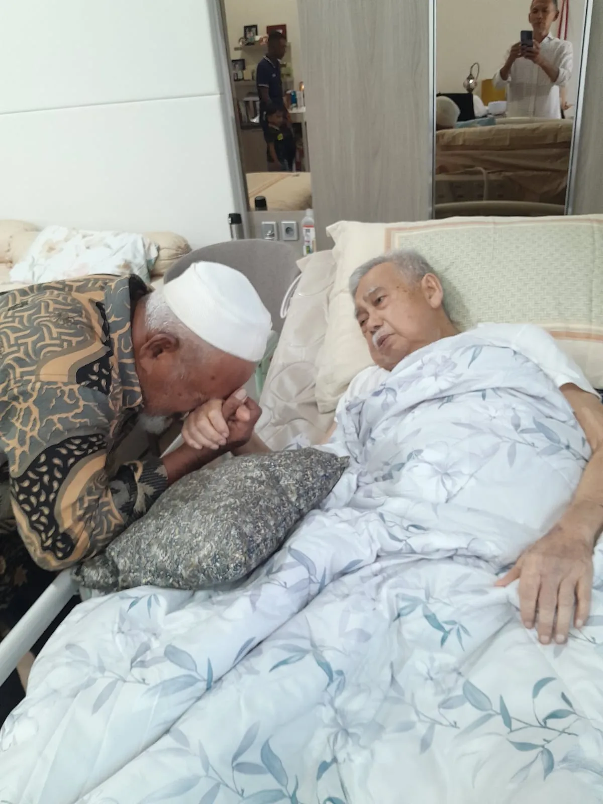 Zaini Abdullah Meninggal Dunia: Mantan Gubernur Aceh Wafat