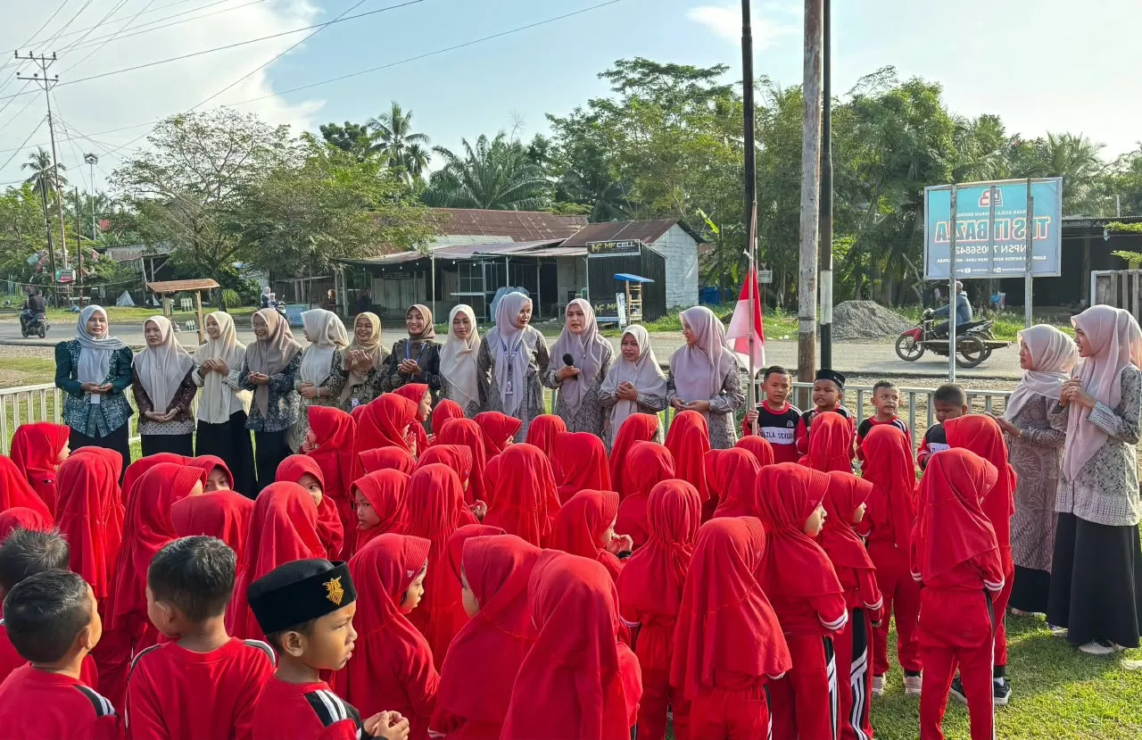 Apel peringatan Hari Kesaktian Pancasila siswa TKS IT Bazla di halaman sekolah